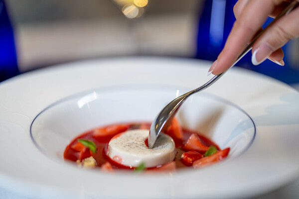 Celebrity Cruises, Celebrity Edge, Blu ©CEL.jpg